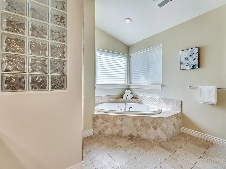 1039 Mountain Air Ct — Photo 32