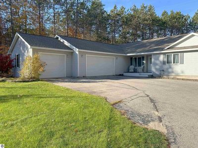 19550 Pine Woods Dr, Lake Ann, MI, 49650