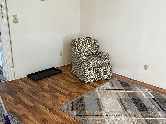 3rd image of 726 10th Ave #1
