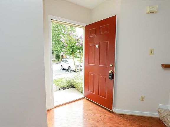 3rd image of 2938 Queensland Dr
