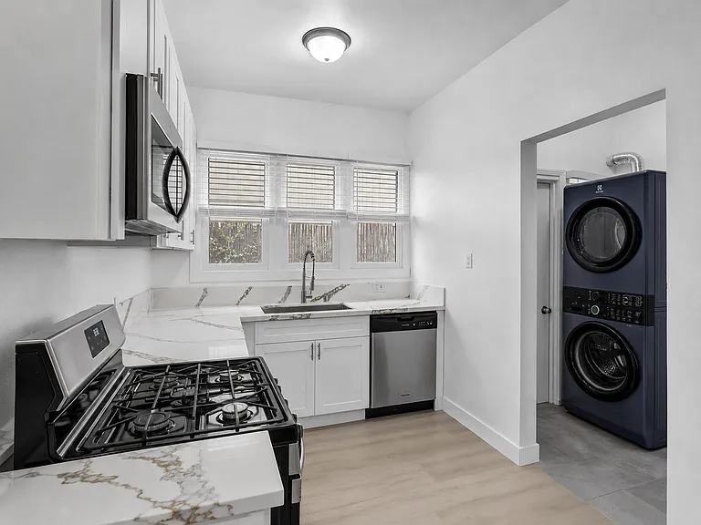 211 N Vendome St #1/2 — Photo 3