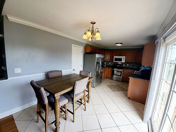 5th image of 1026 Mountain Meadows Dr