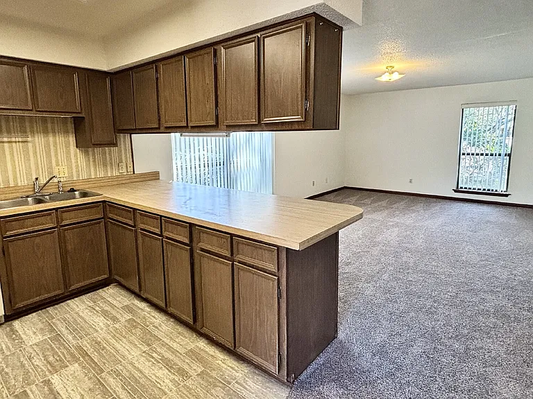 337 Lewis St #F — Photo 1