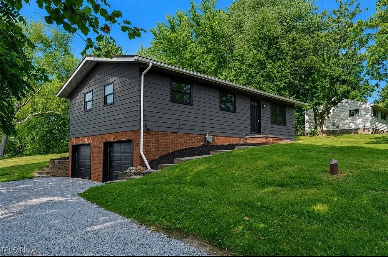 3 bed, 1092 sqft, $2,000 — Photo 2