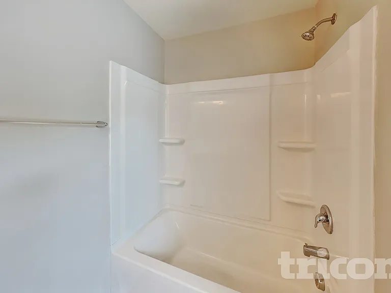 923 Avondale Dr — Photo 7