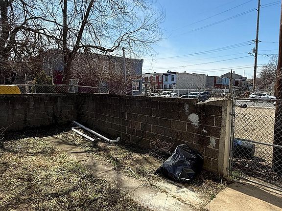2nd image of 406 Cherry St