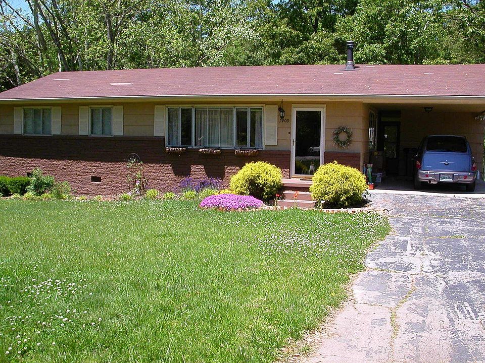 1st image of 1909 Woodrow Dr