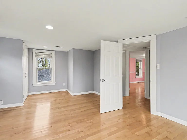 1430 Rossdale Dr — Photo 12