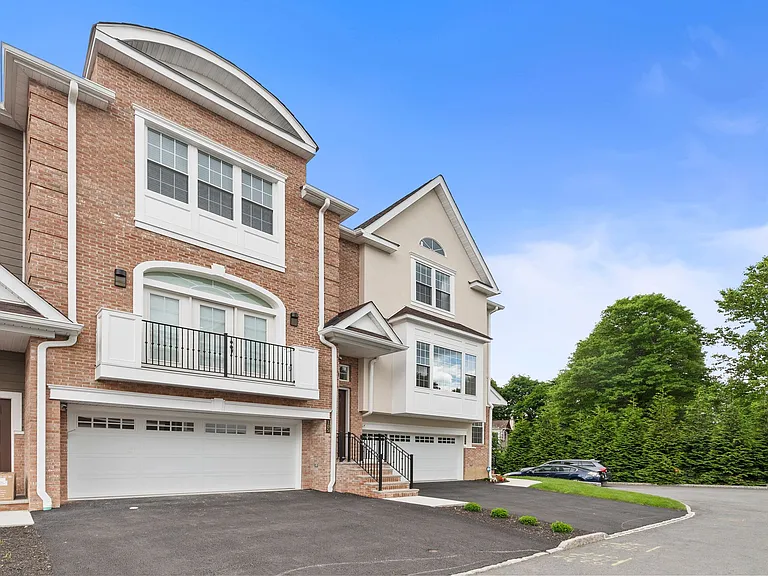 105 Brandon Ct — Photo 4