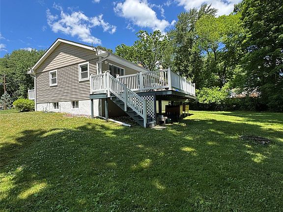 2nd image of 18 Montfort Woods Rd