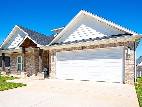3rd image of 2498 Lilac Dr