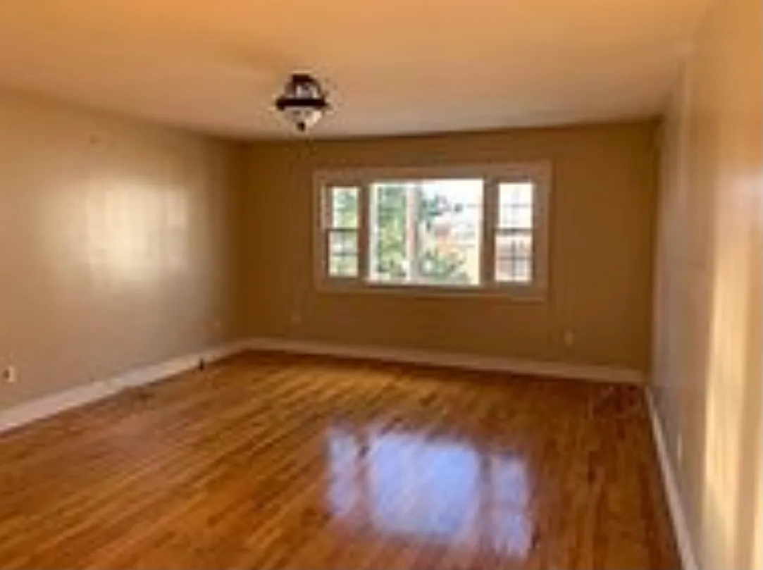 4 bed, 2.5 bath, $5,450 — Photo 2