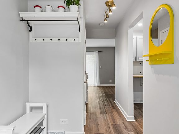 2nd image of 620 Olive Pl
