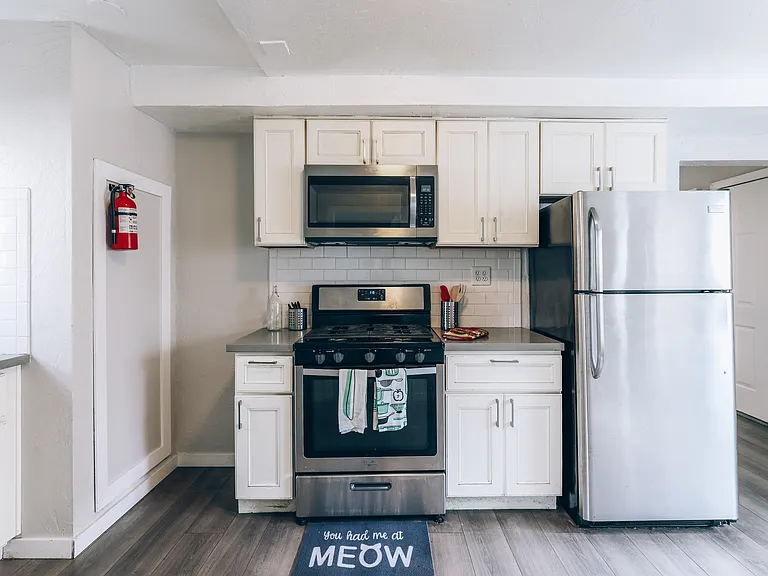 1405 Campbell St — Photo 1