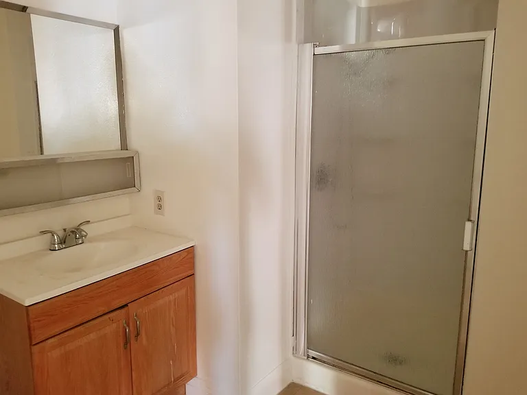 707 W Newgrove St — Photo 11