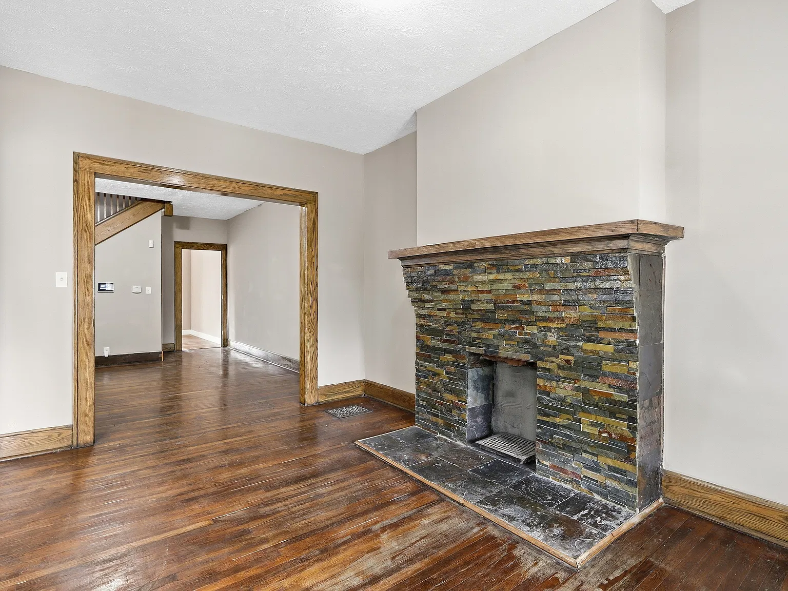 4 bed, 2.5 bath, 2560 sqft, $2,150 — Photo 3