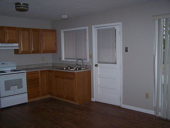 5th image of 606 Saint Paul Dr