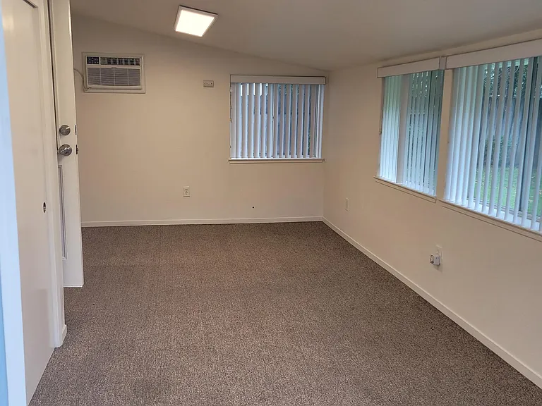 423 E Barrymore St — Photo 13