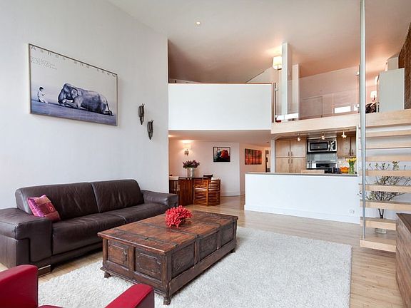 2nd image of 77 Bleecker St APT 604