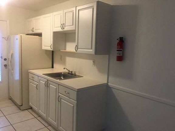 3rd image of 950 Biarritz Dr APT 5