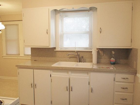 4th image of 2294 Renwick Dr