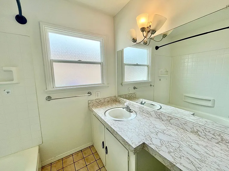 1828 Rowan St — Photo 8