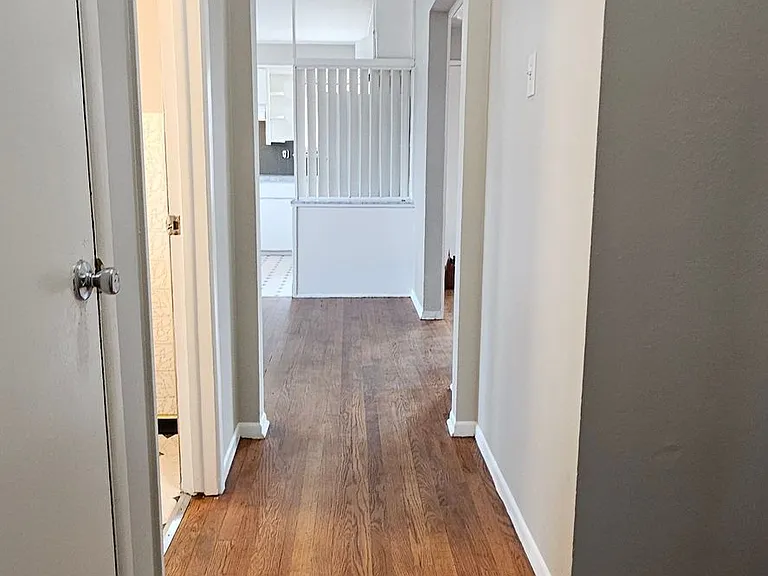 1136 Akron St — Photo 19