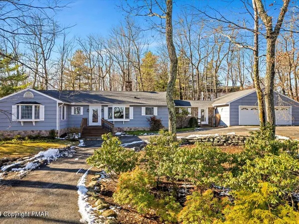 321 Summit Dr, Buck Hill Falls, PA 18323