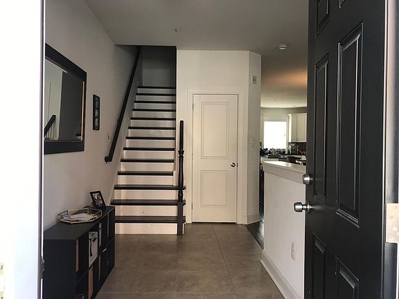 Entryway/foyer with low maintenance porcelain tile