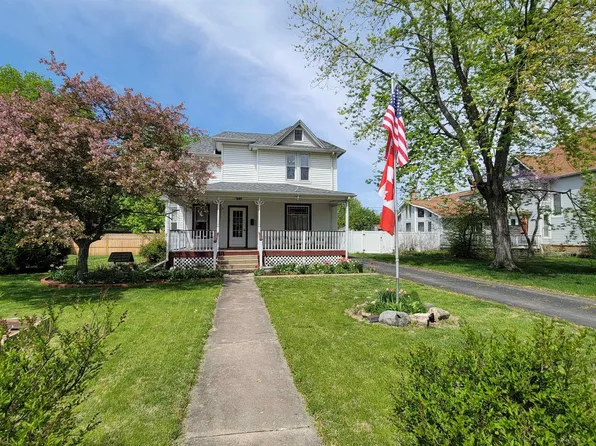 715 N 5th St, Chillicothe, IL 61523