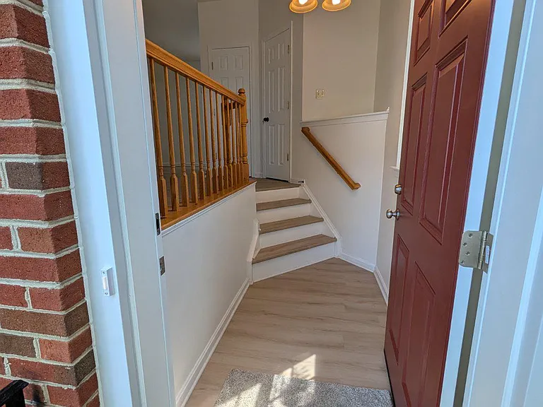17289 Vaughn Ln — Photo 2