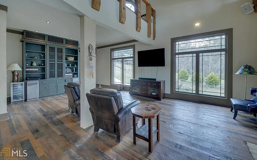 5 bed, 7977 sqft, $15,000 — Photo 4