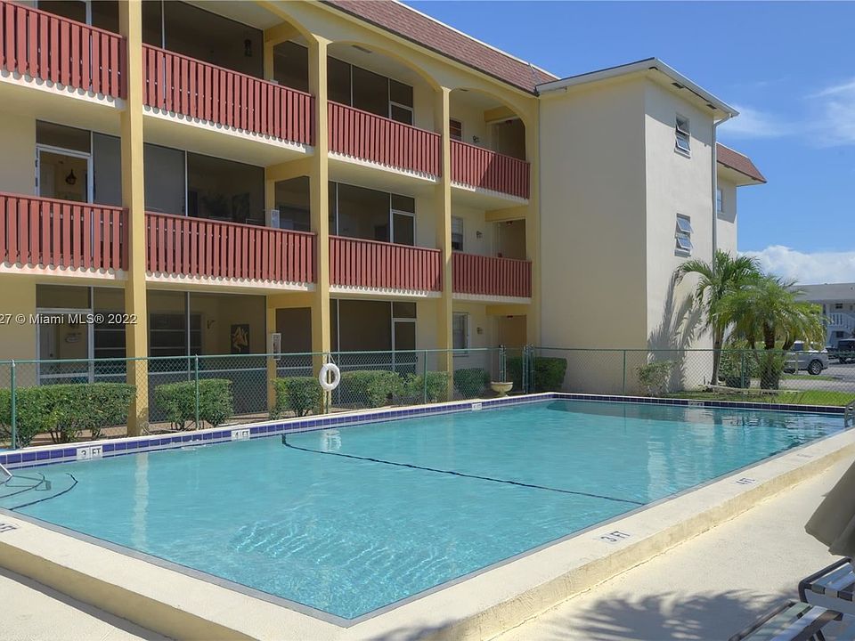 1st image of 601 Pine Dr APT 302
