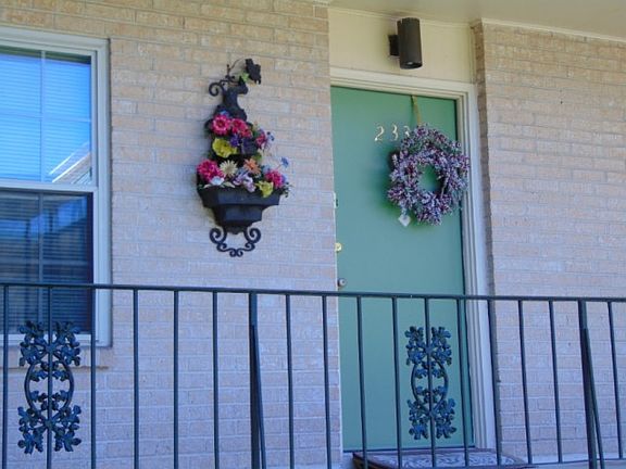 2nd image of 2724 Whitney Pl APT 233