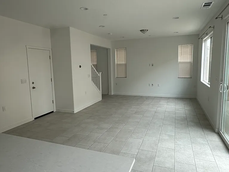 2921 E Veleta Dr — Photo 4