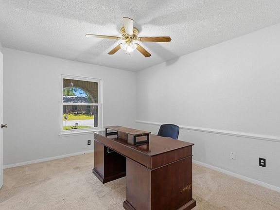 5th image of 4014 Pin Oak Dr