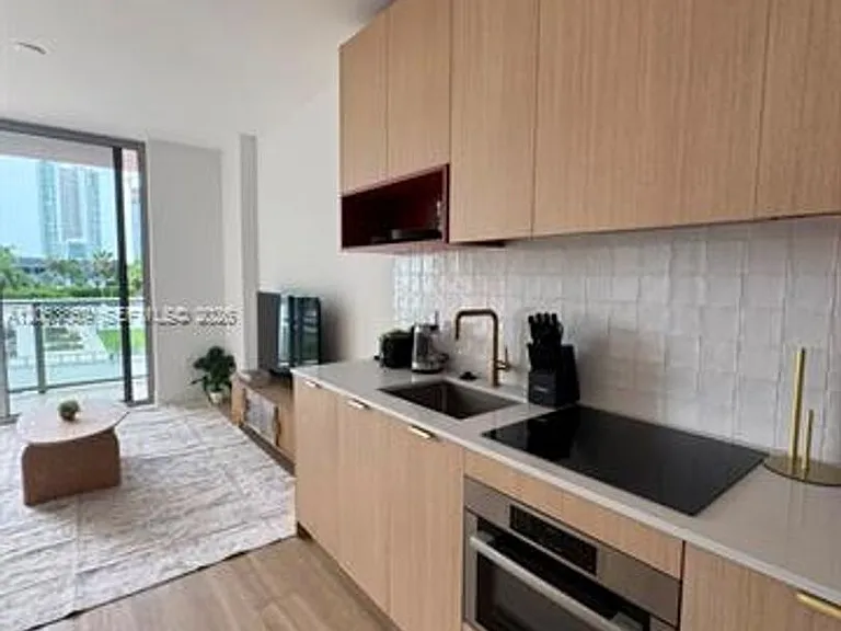90 NE 32nd St #CU-811 — Photo 1