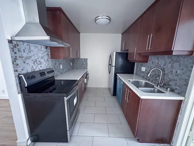 1450 Harvard St #3 — Photo 3