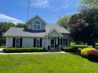 30 N 42nd Rd, Mendota, IL 61342