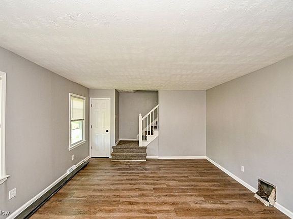3rd image of 1698 Sunset Ave