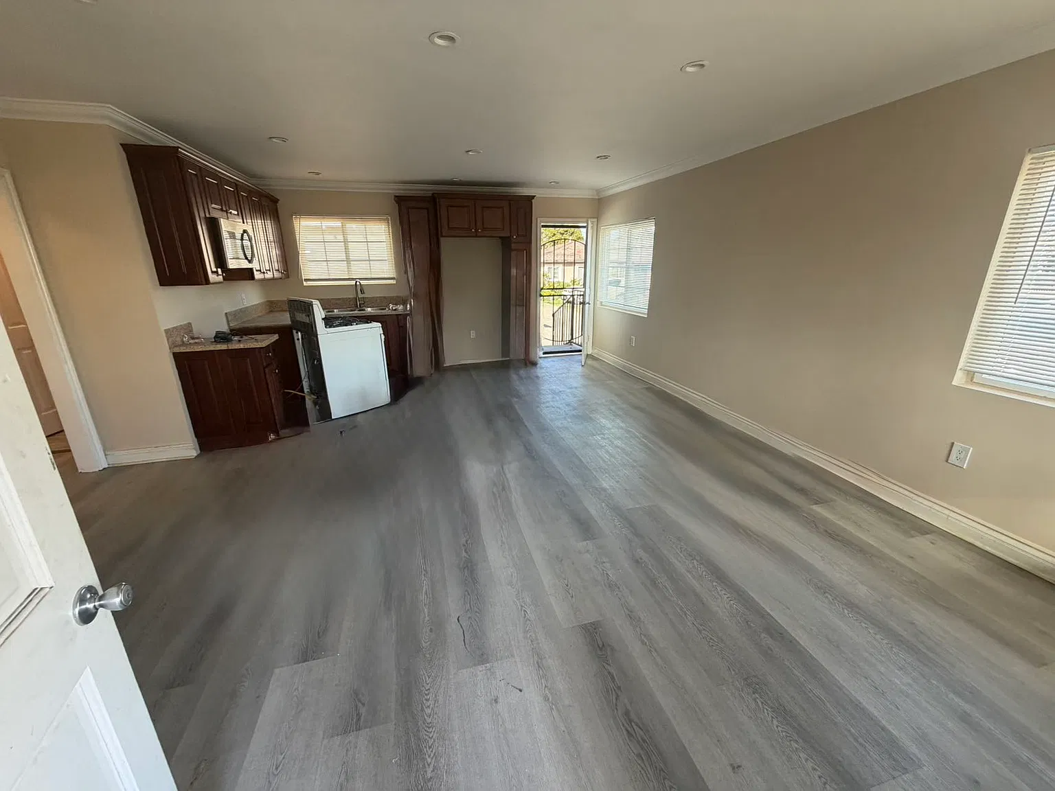 2 bed, 800 sqft, $2,800 — Photo 3