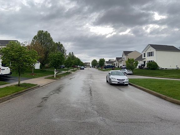 4th image of 450 Yale Cir