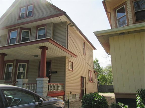 3rd image of 10622 Englewood Ave