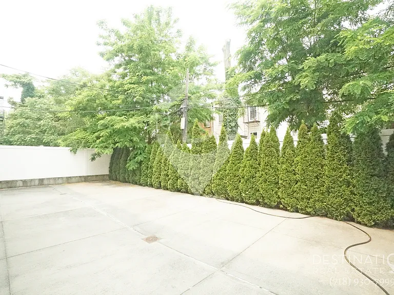 207 Eldert St #3R — Photo 8