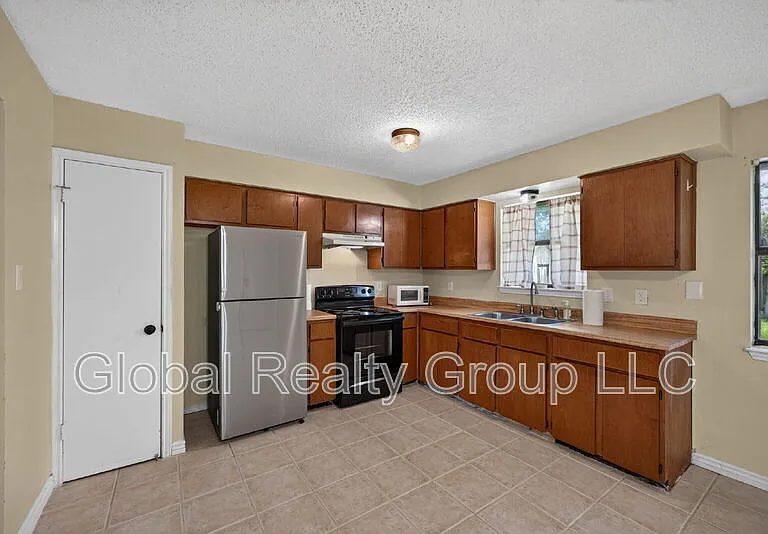 306 Meadow Dr — Photo 11