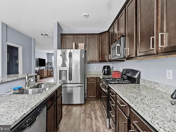 4th image of 35 Creekside Way