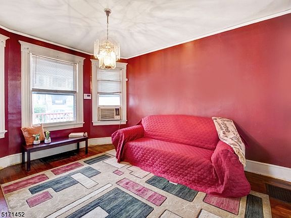 5th image of 153 Park St