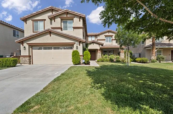 4 bed, 3638 sqft, $3,800 — Photo 3