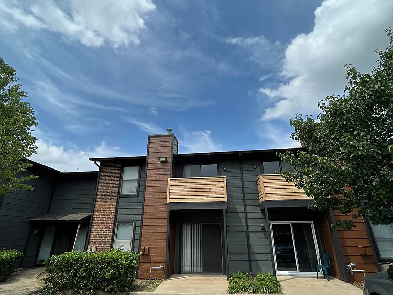 The Lodge Apartments — Photo 28