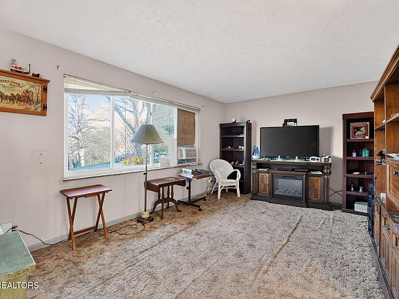4th image of 5400 Springplace Cir